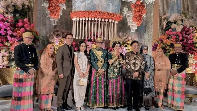 OOTD Ibu Pejabat hingga Istri Pejabat saat Kondangan ke Pernikahan Wakil Ketua MPR RI.