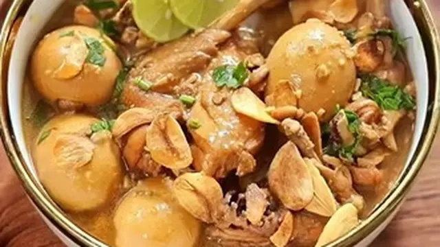 Sajian ayam sweek kuah tauco