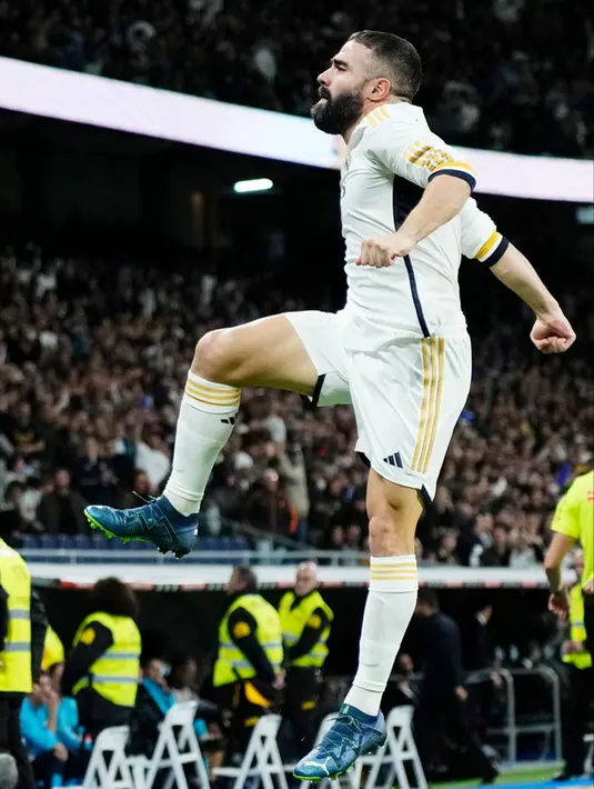 <p>Hasil ini membuat Real Madrid tetap di posisi kedua dengan 32 poin, tertinggal dua poin dari pimpinan klasemen La Liga Spanyol Girona. Sedangkan Valencia di peringkat sembilan dengan 18 poin. (AP Photo/Jose Breton)</p>