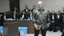 Terdakwa kasus korupsi dana hibah Kamar Dagang dan Industri Jawa Timur, La Nyalla Mattaliti, seusai sidang perdana di Pengadilan Tipikor Jakarta, Senin (5/9). Sidang mengagendakan pembacaan dakwaan oleh jaksa penuntut umum. (Liputan6.com/Helmi Afandi)
