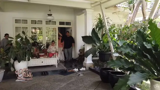 Rumah Ibunda Ivan Gunawan