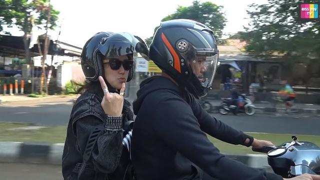 7 Momen Ayu Ting Ting Touring Naik Vespa ke Bogor, Tapi Ujungnya Bikin Kesal
