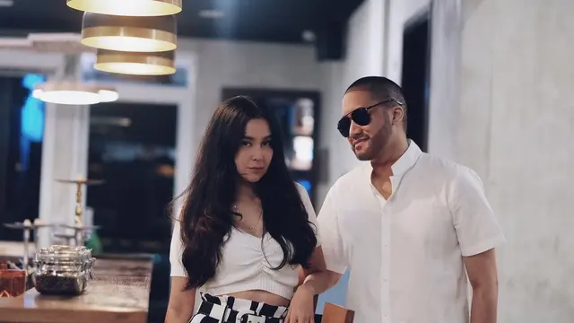 5 Potret Terbaru Kevin Aprilio Usai Transplantasi Rambut, Bikin Pangling