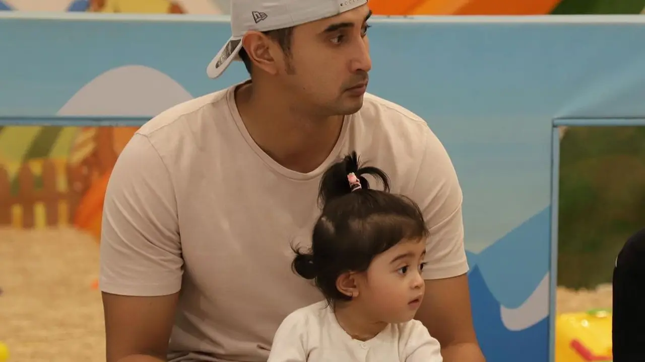 Ali Syakieb dan putrinya (https://www.instagram.com/p/CrQHkGPS5GW/)