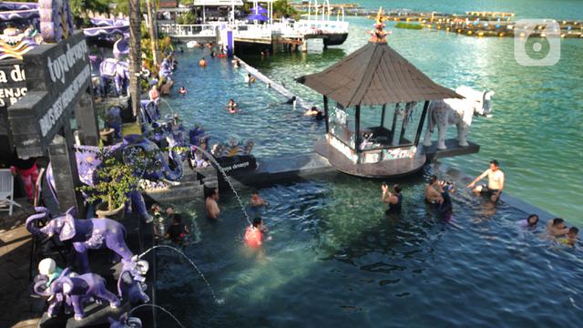Berendam Air Panas di Tepi Danau Batur