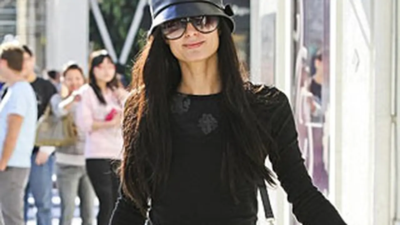 111227parishilton.jpg