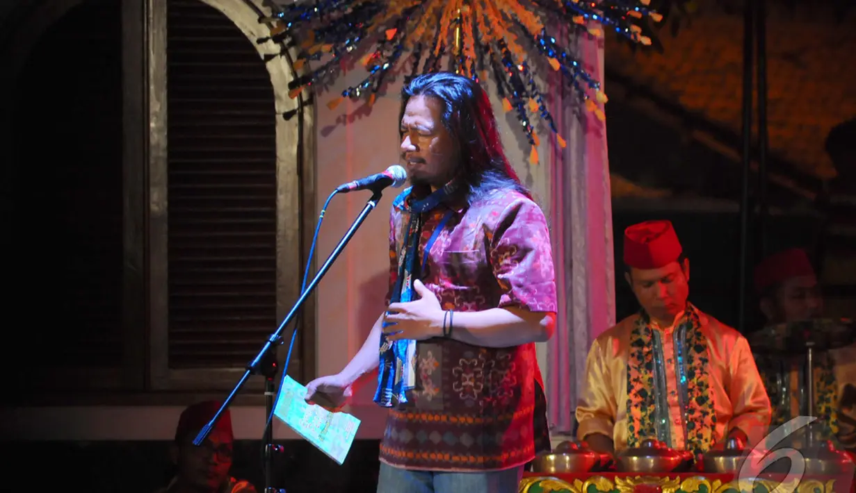 Kardanis Murdawijaya penyair asal Bali, Jakarta, Jum'at (10/10/2014) (Liputan6.com/Andrian M Tunay)