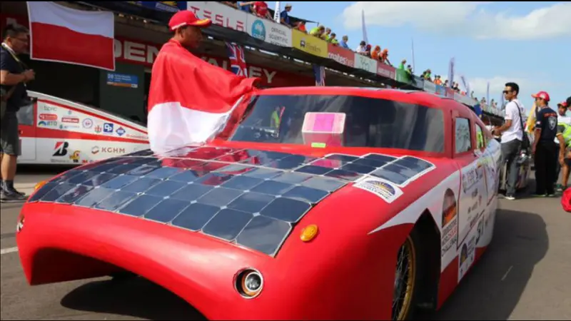Mobil Tenaga Surya Buatan ITS Surabaya Berlaga di Lomba Australia
