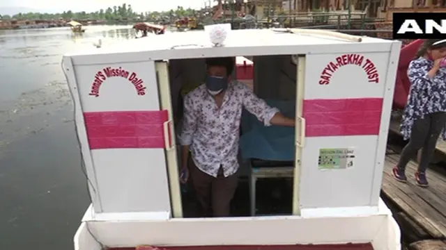 Layanan Ambulans Terapung di Danau Dal