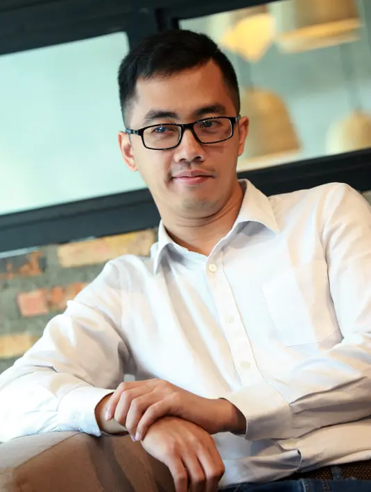 Saat ditemui di Conclave, kawasan Wijaya, Jakarta Selatan, Kamis (30/7/2015), Dennis memberi  sedikit bocoran bahwa film pendeknya bersetting di sebuah mobil yang mengalami kecelakaan. (Wimbarsana/Bintang.com)