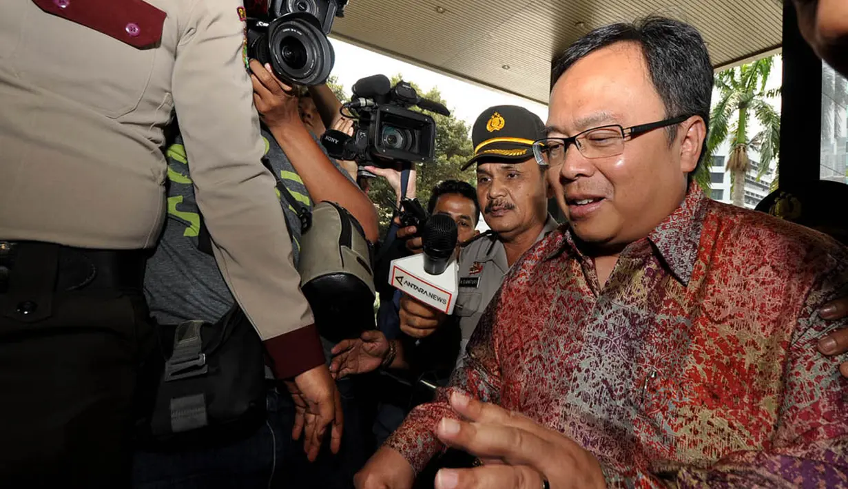 Dalam kunjungannya ke KPK kali ini, Menkeu Bambang Brodjonegoro menyerahkan Laporan Harta Kekayaan Pejabat Negara (LHKPN), Jakarta, Kamis (13/11/2014).  (Liputan6.com/Miftahul Hayat) 