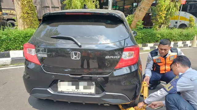 Kendaraan ASN Terjaring Parkir Liar Di Lingkungan Balai Kota Depok