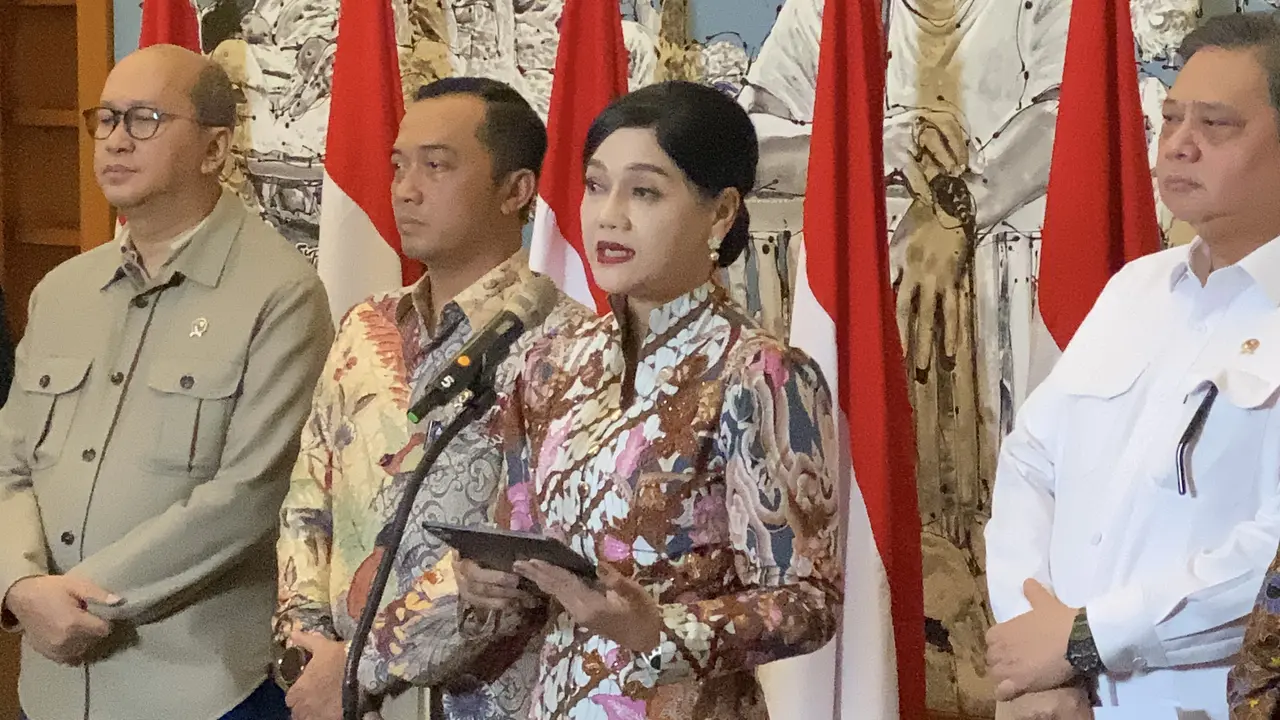 Pejabat Sementara Ketua dan juga Wakil Ketua Dewan Komisioner OJK, Friderica Widyasari Dewi dalam konferensi pers penguatan pasar modal di Wisma Danantara, Sabtu (31/1/2026). (Liputan6.com/Tian)