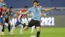 Edinson Cavani yang maju menjadi eksekutor berhasil menuntaskan tugasnya dengan baik. Skor 1-0 untuk keunggulan Uruguay atas Paraguay. (AP/Silvia Izquierdo)