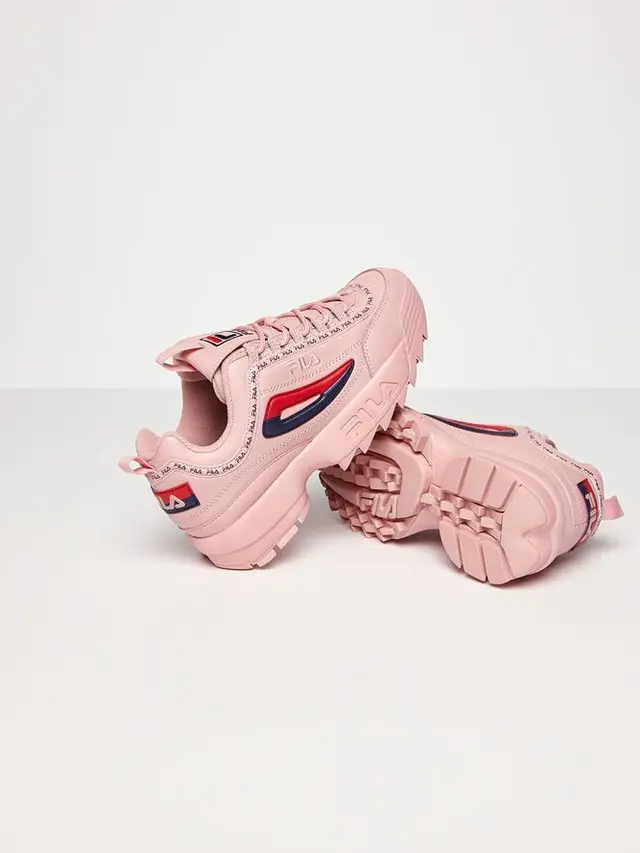 Panduan Gaya Terkini dengan Colorful Sneakers