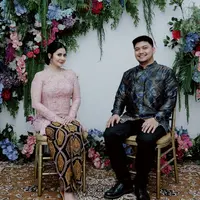 Thavita Resmi Bertunangan. [@thavitaa]