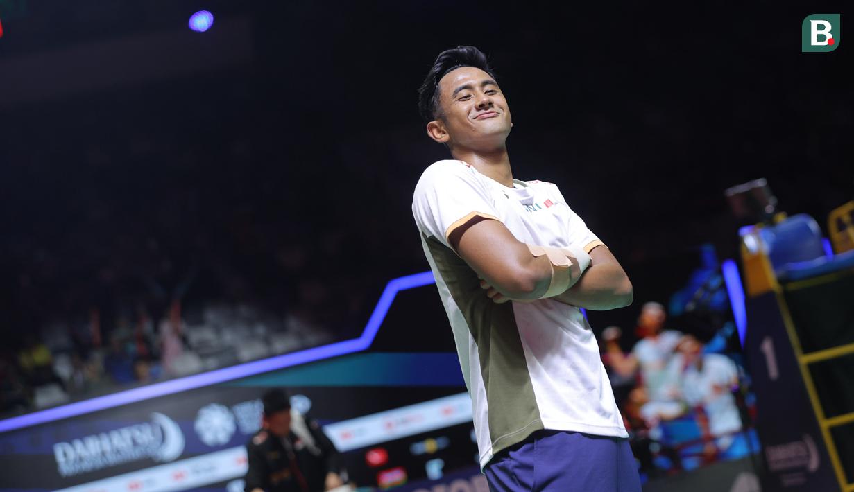 Pebulu tangkis tunggal putra Indonesia, Alwi Farhan merayakan kemenangan atas wakil Thailand, Panitchaphon Teeraratsakul dalam laga final Indonesia Masters 2026 di Istora, Senayan, Jakarta, Minggu (25/01/2026). (Bola.com/Bagaskara Lazuardi)