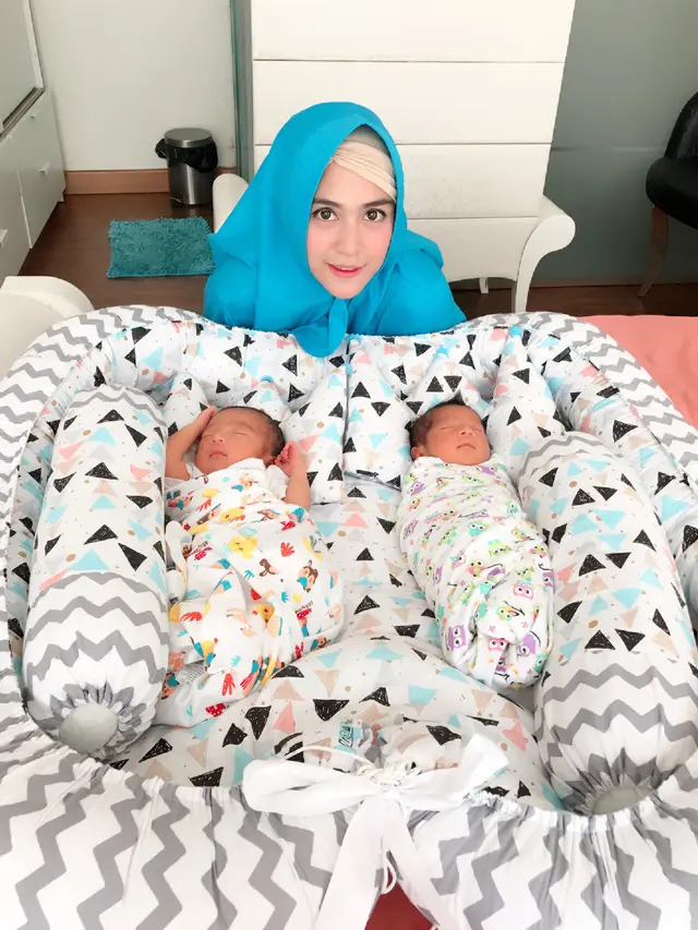[Bintang] Ustaz Solmed dan April Jasmine