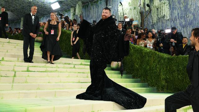 5 Tampilan Nyentrik Met Gala 2026: Lisa BLACKPINK Bertudung, Sam Smith Jadi Bulan-bulanan