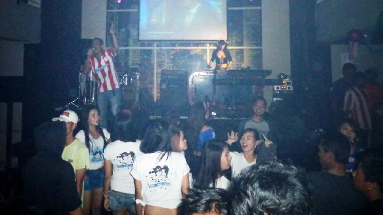 DJ Gebby Vesta Goyangkan Pecinta Bola