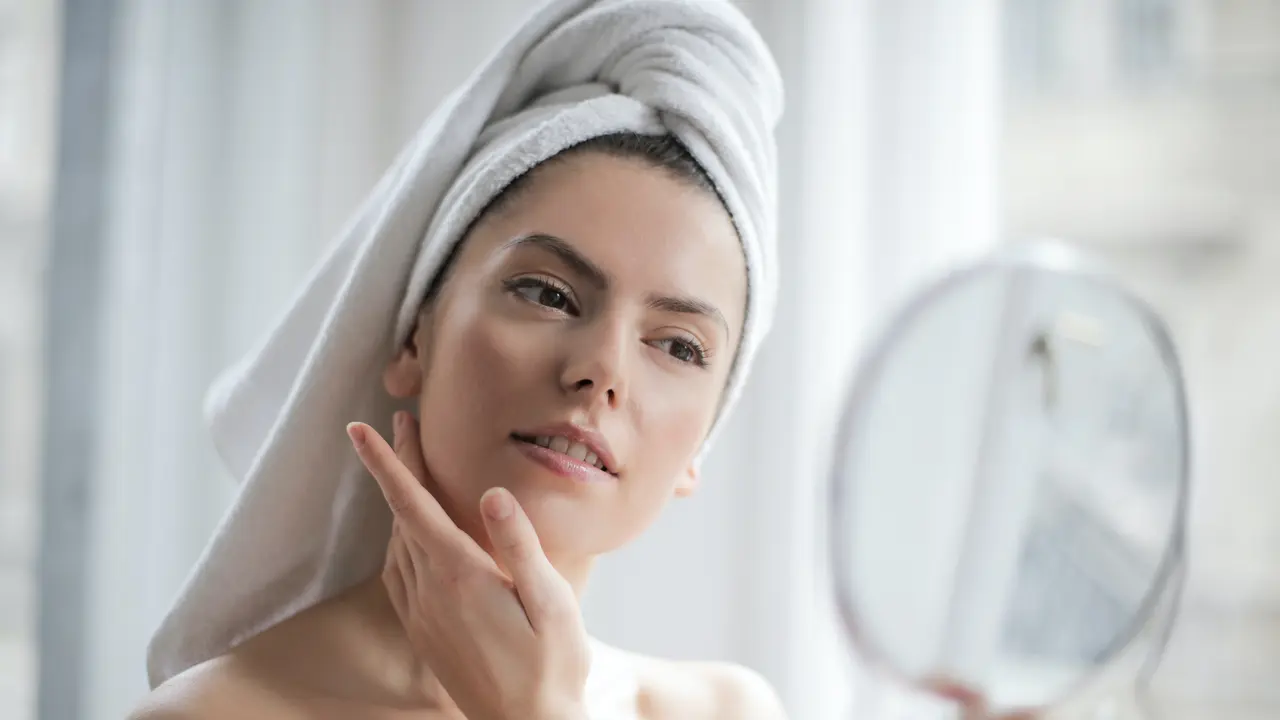 5 Rekomendasi Facial Wash untuk Kulit Kering, Bikin Kulit Lembap dan Kenyal