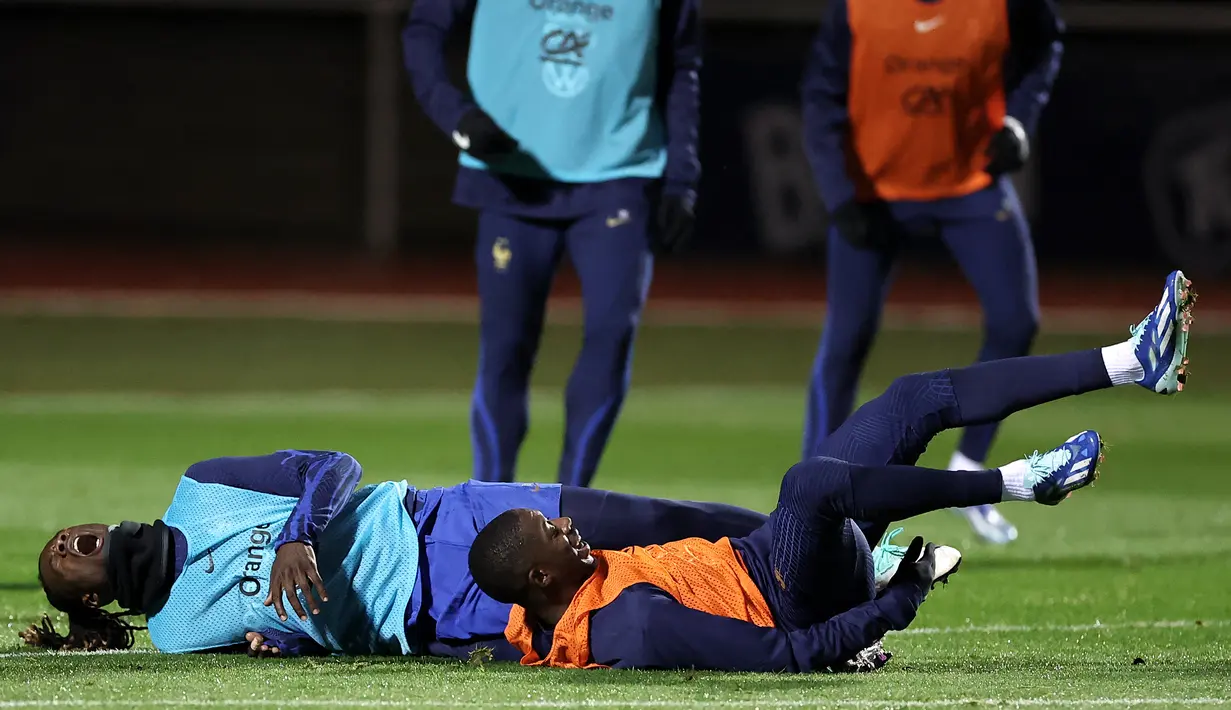 Laporan dari Prancis mengatakan Eduardo Camavinga terpaksa meninggalkan sesi latihan dan kemungkinan akan segera kembali ke ibu kota Spanyol untuk menjalani tes. (FRANCK FIFE / AFP)