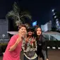 Paula Verhoeven tak ketinggalan meramaikan Citayam Fashion Week. Intip gaya serba hitam model profesional ini saat catwalk bareng Bonge di jalan Sudirman. (Instagram/paula_verhoeven).