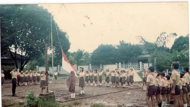 6 Foto Upacara Bendera saat Sekolah Zaman Dulu Ini Bikin Nostalgia