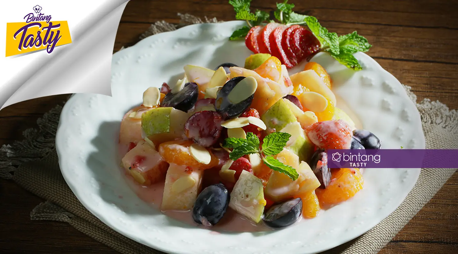 Menu Buka Puasa: Fruit Salad with Yogurt.  (Foto: Bambang E. Ros/Bintang.com, Digital Imaging: M. Iqbal Nurfajri/Bintang.com, Chef: Arum Sari)