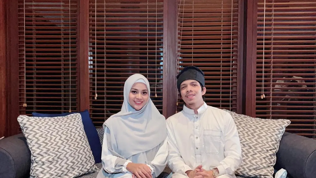 6 Potret Atta Halilintar dan Aurel Hermansyah Pakai Busana Muslim Senada, Serasi
