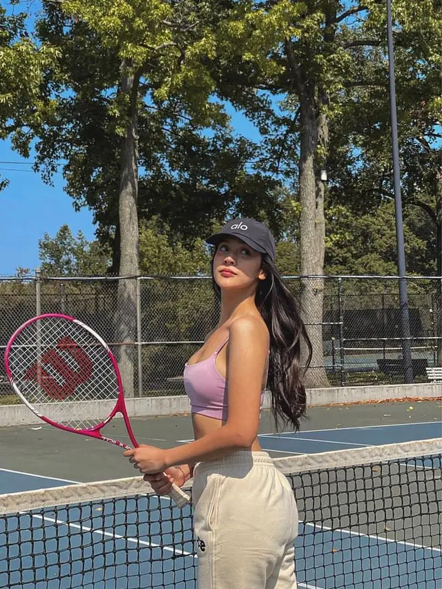 8 Potret Gaya Sporty Artis Tanah Air saat Main Tenis, Anya Geraldine-Pevita Pearce