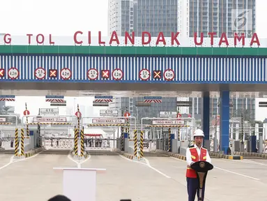 Presiden Joko Widodo memberikan sambutan saat peresmian jalan tol Depok - Antasari seksi 1 di Jakarta, Kamis (27/9). Jokowi meresmikan Jalan tol Depok-Antasari seksi 1 yakni ruas Antasari-Brigif sepanjang 5,8 km. (Liputan6.com/Herman Zakharia)
