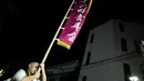 Awalnya merupakan tarian rakyat Nenbutsu untuk menyambut arwah orang meninggal, gaya perayaannya bervariasi dalam banyak aspek dari satu daerah ke daerah lain. Setiap daerah memiliki tarian daerah, serta musik yang berbeda. Musiknya bisa berupa lagu-lagu yang secara khusus berkaitan dengan pesan spiritual Obon. (AP Photo/Hiro Komae)