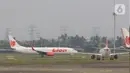 Sejumlah pesawat maskapai penerbangan terparkir di Bandara Soekarno Hatta, Tangerang, Senin (6/7/2020). PT Angkasa Pura II (Persero) akan mengkordinasikan permintaan maskapai untuk slot penerbangan, rute penerbangan dan frekuensi penerbangan di dalam satu rute. (Liputan6.com/Angga Yuniar)