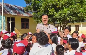 Dr Gia Pratama Dapat Kejutan Ulang Tahun Saat Jadi Relawan di NTT