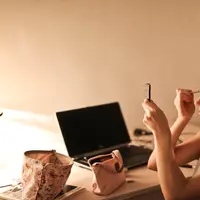 Berikut penyebab makeup menjadi crack setelah beberapa jam dipakai/copyright pexels/Adrienn