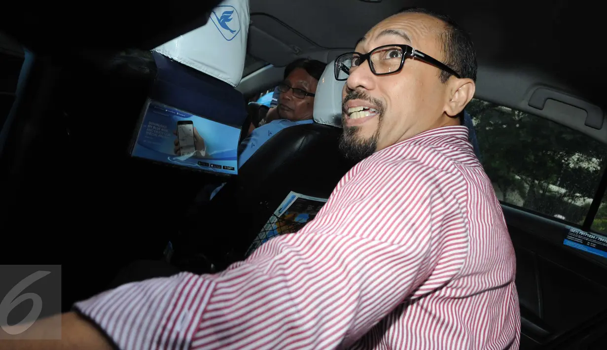 Anggota Komisi V DPR dari Fraksi Partai Amanat Nasional (PAN) Andi Taufan Tiro seusai menjalani pemeriksaan di Gedung KPK, Jakarta, Jumat (12/2). (Liputan6.com/Helmi Afandi)
