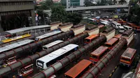Berdasarkan Peraturan Daerah (Perda) Nomor 5 tahun 2014, semua angkutan umum harus memenuhi kelayakan dengan umur kendaraan maksimal 10 tahun, Jakarta, Senin (17/11/2014) (Liputan6.com/Faizal Fanani)
