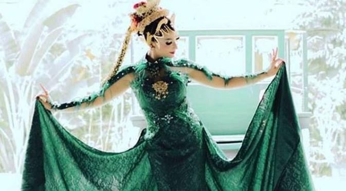 Pose Dan Penampilan Roro Fitria Ala Nyi Roro Kidul Sebelum Ditangkap Narkoba Entertainment Fimela Com