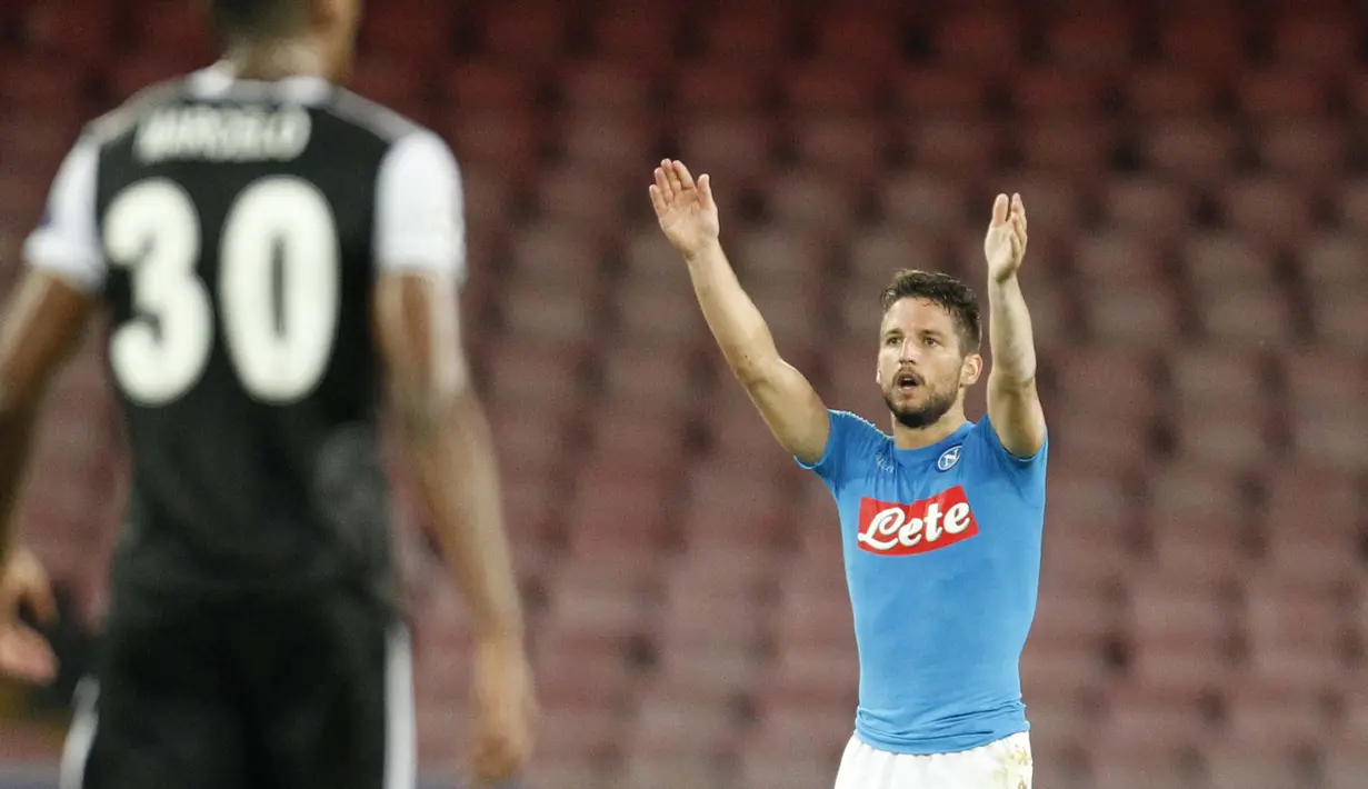 Pemain Napoli, Dries Mertens mencatatkan namanya pada pencetak gol tersubur Liga Champions 2016-2017 hingga pekan ke-3 dengan tiga gol. (AFP/Carlo Hermann)