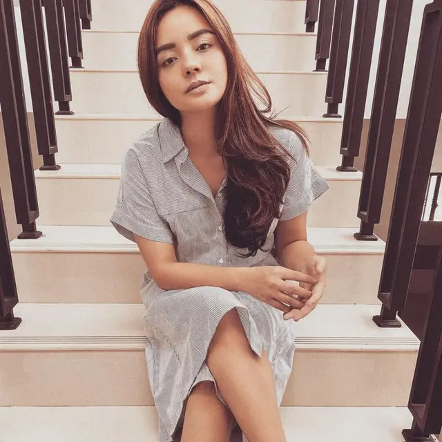 Dengan Makeup yang Simple dan Terkesan Bare Face, Gita Sinaga Tetap Terlihat On Fleek.