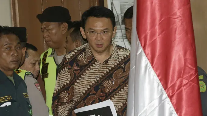Ahok Menumpang Barracuda Tinggalkan Pengadilan