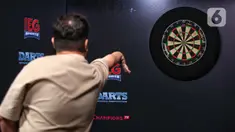 Peserta yang lolos delapan besar saat mengikuti kompetisi Darts National Series 01 di Eastern Promise, Kemang, Jakarta, Sabtu (2/3/2024). (Liputan6 com/Angga Yuniar)