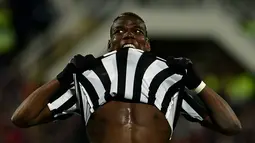 Ekspresi pemain Juventus, Paul Pogba, saat bertanding melawan Fiorentina dalam lanjutan Serie A di Stadion Artemio Franchi, Firenze, Senin (25/4/2016) dini hari WIB. (AFP/Alberto Pizzoli)