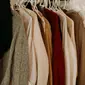 Ilustrasi lemari pakaian. (dok. Unsplash.com/Priscilla Du Preez)