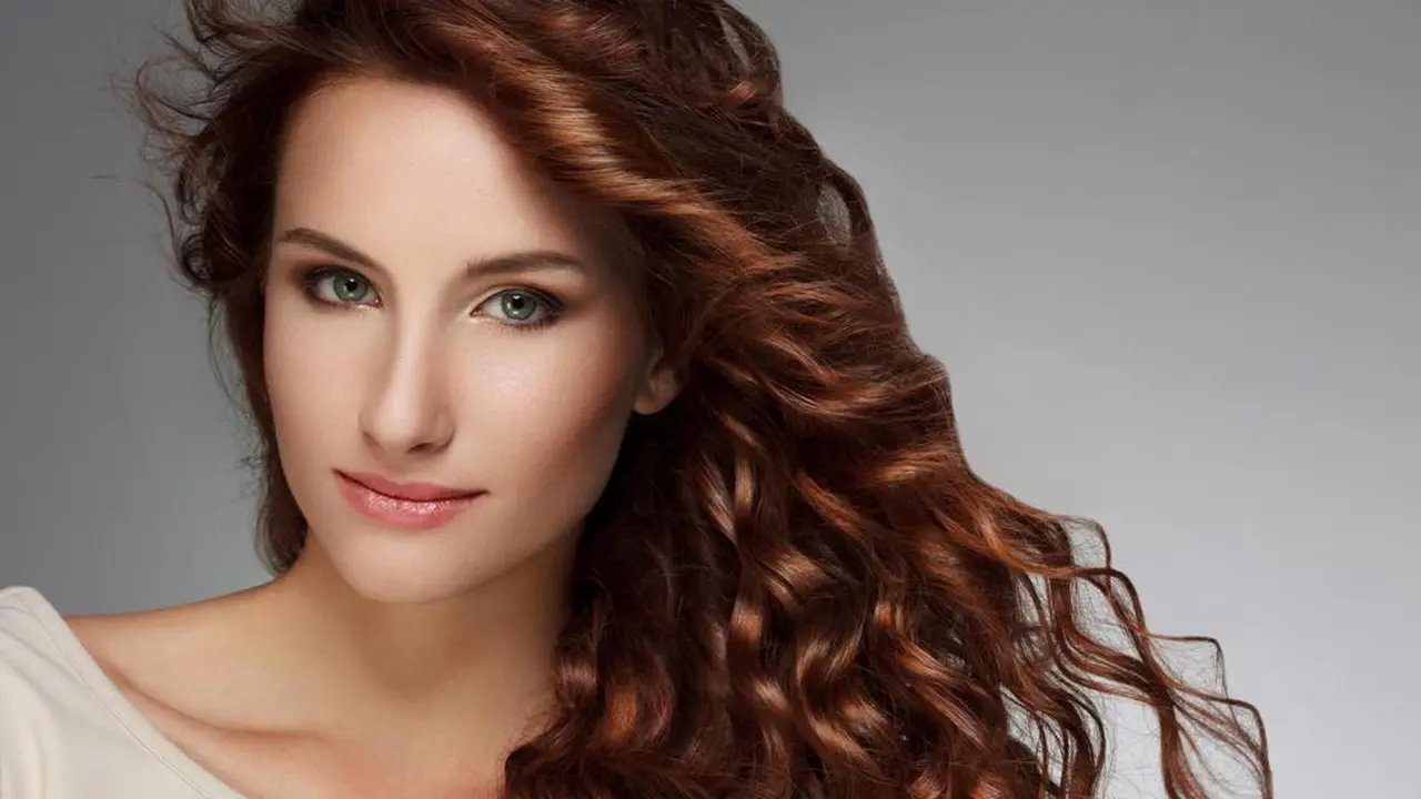 Miliki Rambut Bergelombang Sempurna dengan Cara Ini