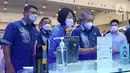 Wakil Presiden Direktur BCA Suwignyo Budiman dan jajaran Direktur BCA meninjau stand BCA Expoversary 2022 di ICE BSD, Tangerang, Kamis (10/3/2022). BCA Expo menghadirkan promo menarik produk BCA yang bertujuan untuk memudahkan masyarakat dalam memiliki kendaraan dan hunian. (Liputan6.com/HO/Eko)