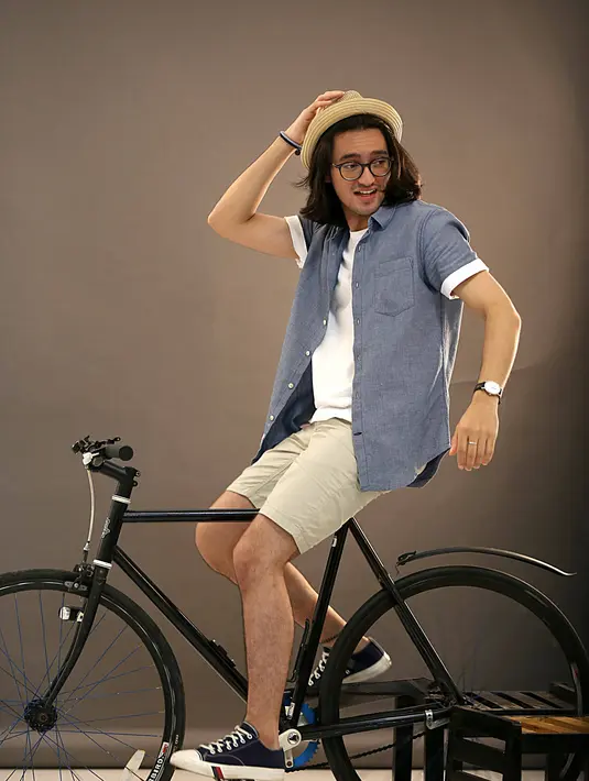 Walaupun dapat banyak masukan, namun Omar tidak merasa digurui oleh para seniornya itu. Justru pria berambut gondrong ini sudah memiliki target dalam kariernya di dunia entertainment.  (Nurwahyunan/Bintang.com)