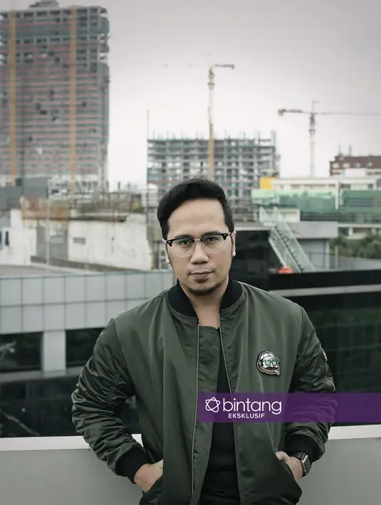 Curahan hati sang kakak juga dibuat menjadi syair lagu. Dengan judul singlenya Muara. Bahkan, Adera juga membuat video klipnya beda dengan konsep lagunya. Yang mengambarkan cinta tanpa syarat. (Galih W. Satria/Bintang.com)