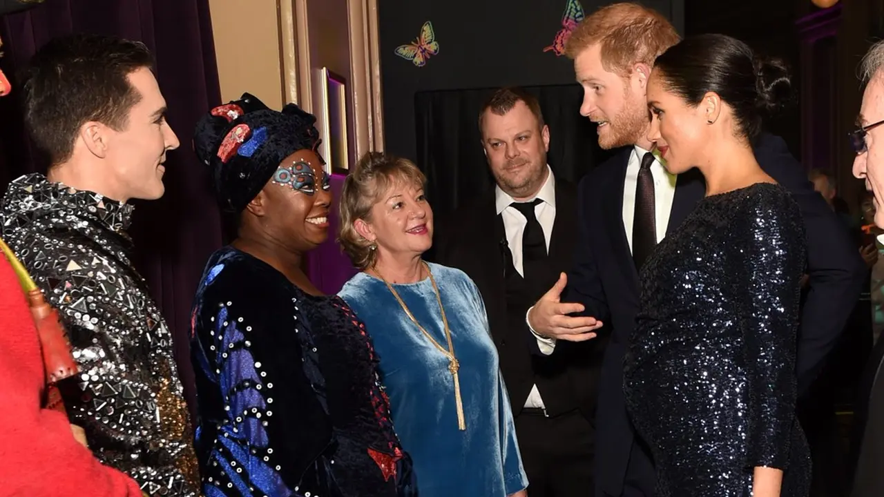 Inspirasi 4 Gaya Menawan Meghan Markle dan Kate Middleton